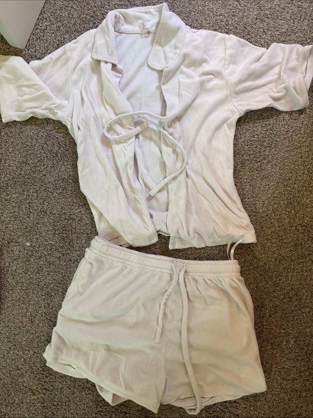 DEVON WINDSOR White Lightweight Two-Piece Sleep Set